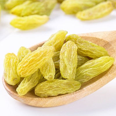 新疆正宗葡萄干吐鲁番无核零食大粒批发无籽提子干袋装蜜饯干果，0.82元